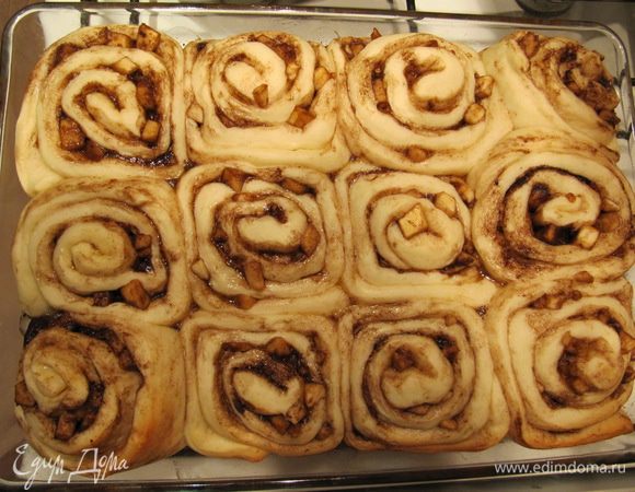 Вынуть булочки из духовки. Снять фольгу и отправить в духовку еще на 15 минут.