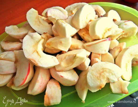 Моем, чистим от кожицы и сердцевины.