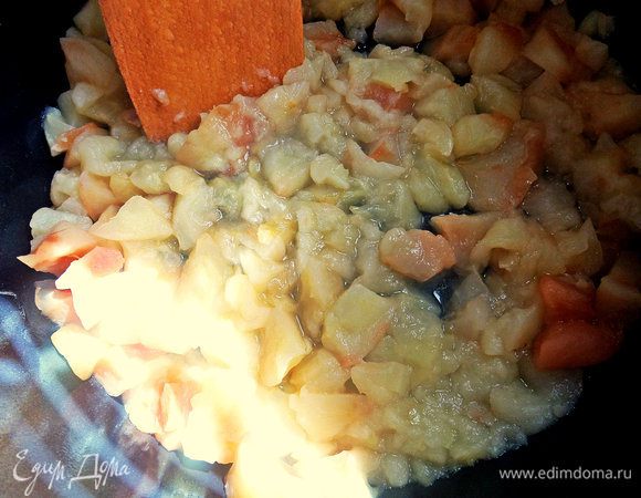 Иногда можно открыть и перемешать лопаткой. После тушения пробить блендером, но мой сгорел, протирала в итоге через сито.