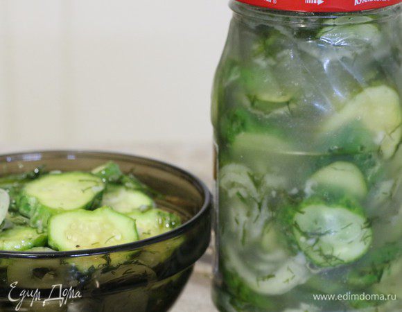 Разложить по банкам, закрыть крышками (можно полиэтиленовыми) и в холодильник. Осенью можно перенести в погреб (если будет что переносить).
Приятного аппетита!