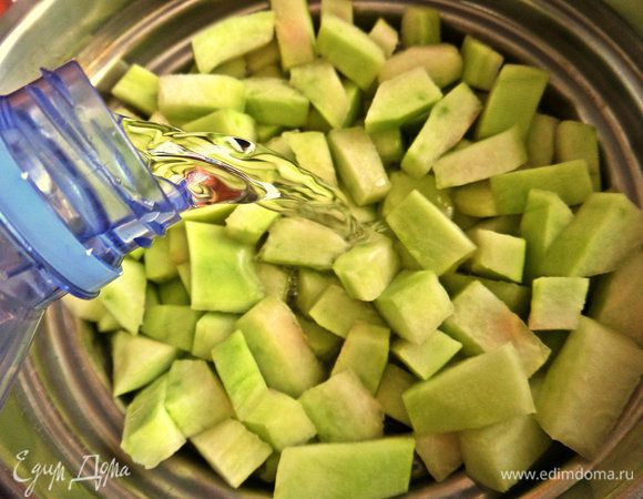 Залить водой с содой (я не добавляла) и оставить на ночь или на несколько часов.