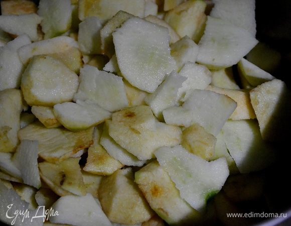 Очищаем, нарезаем ломтиками.