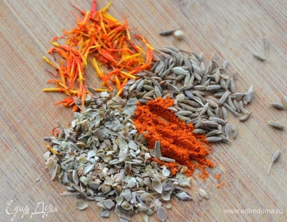Смешиваем приправы.