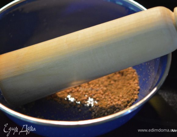 Используются семена специй, не посадочный материал, а именно специи.
Размолоть семена желтой горчицы, семена сельдерея, семена тмина, кориандр семена.