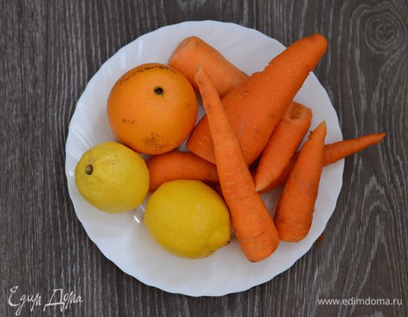 Морковь помыть, почистить. 