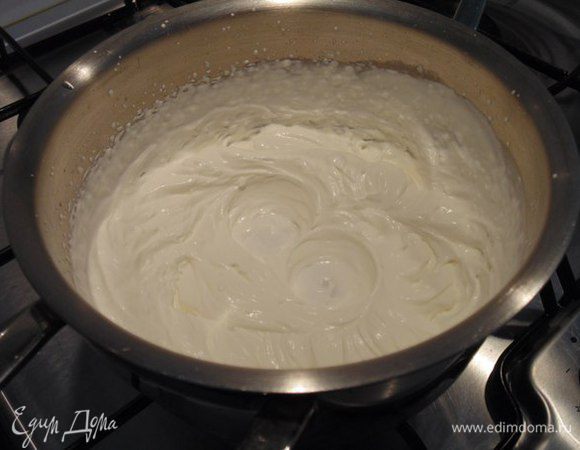 Сливки взбить.