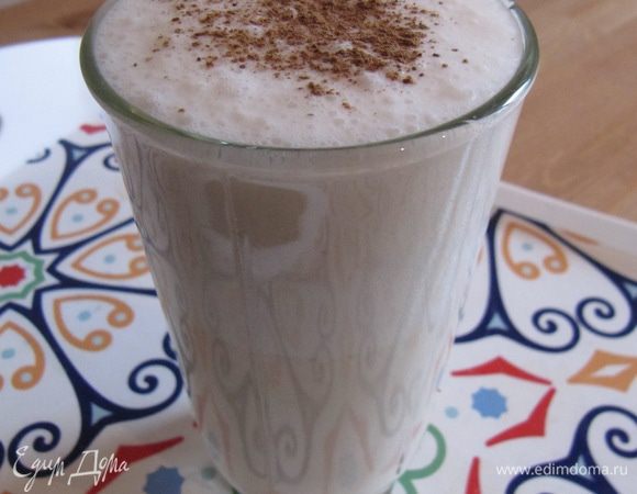 Все ингредиенты (кроме корицы) взбить в блендере. 