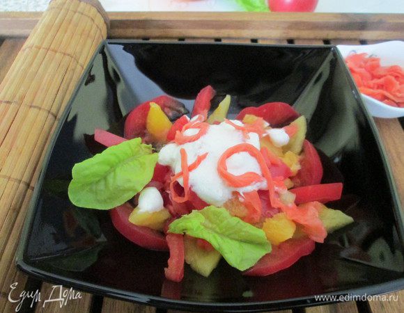 Укладываем в салатник фрукты, поливаем  соусом, подаем.
 
