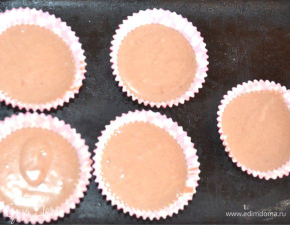 К оставшемуся тесту я добавила какао-порошок. И они получились шоколадные.