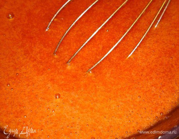 Все тщательно перемешать венчиком.