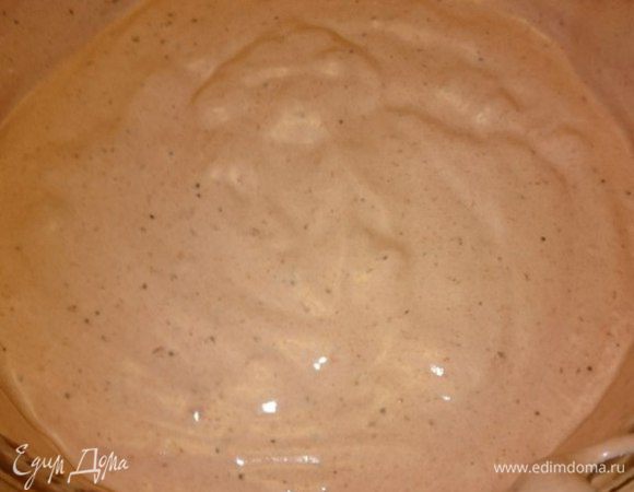 Когда масса остынет, взбить ее миксером до мягких пиков.