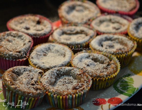 Посыпать сверху сахарной пудрой. И подавать к столу.