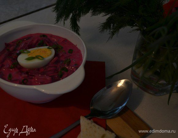 Яйца разрезать пополам, выложить сверху и присыпать луком. Приятного!)