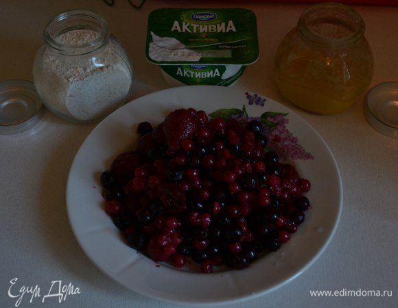 Ягоды можно использовать любые! У меня ассорти: смородина красная, чёрная, вишня, клубника.