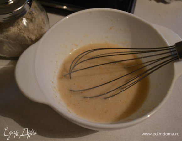 Залила кипятком и хорошенько перемешала! Дала 10 минут, чтобы запарилась овсянка.