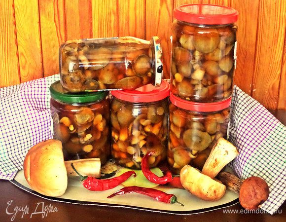 Даём постоять перевёрнутыми до остывания, затем уносим на хранение.