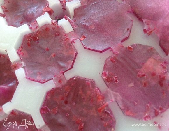 Отправить в морозилку на всю ночь.