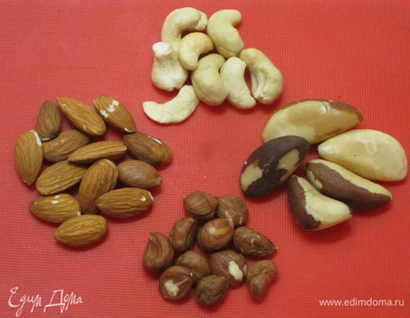 Взять смесь любых орехов. У меня миндаль, фундук, бразильский орех и кешью.