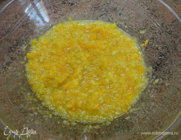 Соединить и засыпать оставшимся сахаром (150 г). Если начинка из одних лимонов, то норму сахара увеличьте до 200 г.