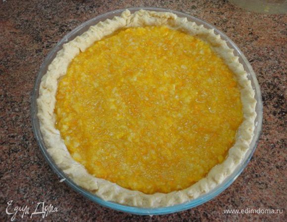 Выложите начинку.