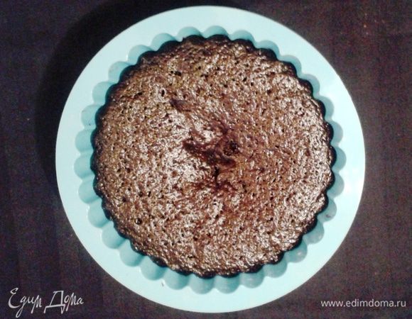 Выпекать в разогретой духовке 30-40 минут, при температуре 180 С.
Я воспользовалась мультиваркой, пирог хорошо подрос и отлично держал форму.

