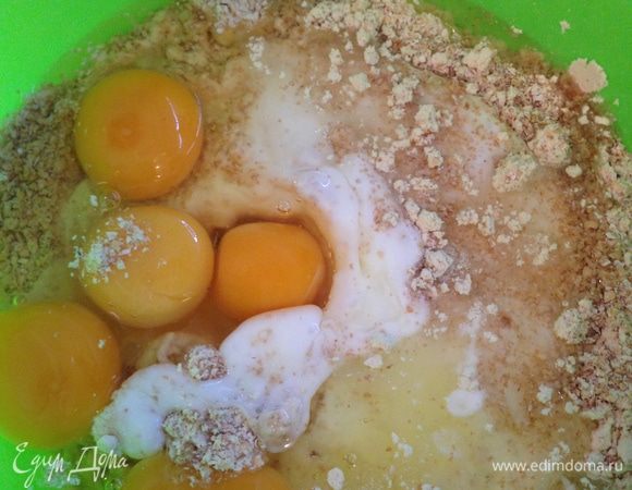 Добавить все остальные ингредиенты, перемешать до однородного состояния.