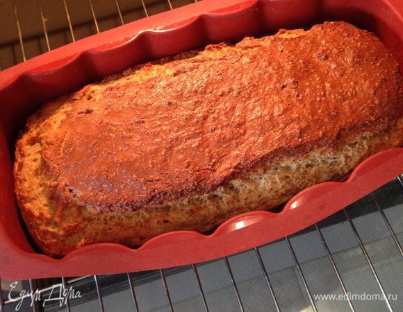 Ставим тесто в нагретую до 180 градусов духовку на 40 минут. 
Готовность проверяем деревянной шпажкой. Приятного аппетита! На фото испеченный хлеб в силиконовой форме.