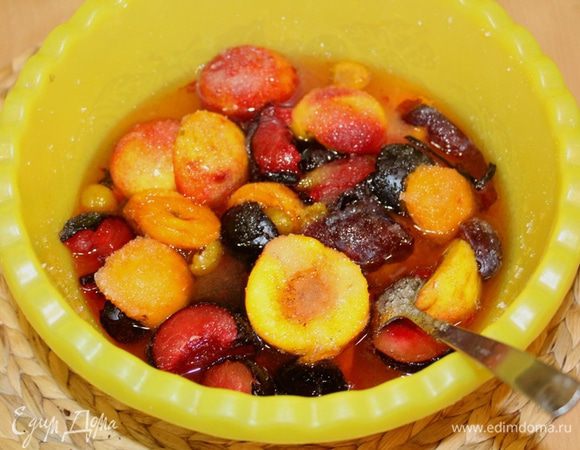 Оставьте фрукты настояться около 5 часов.

