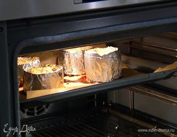 Выпекать в разогретой духовке на 15 минут.