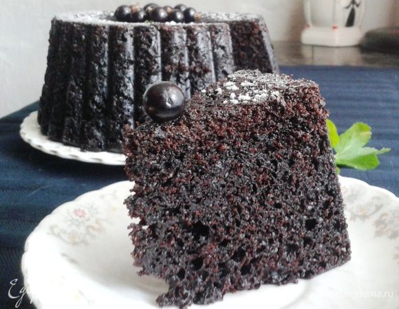 Я пекла вечером, а разрезала утром. Режется легко, не крошится, можно смело использовать этот рецепт как основу для торта. 