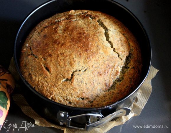 Выпекать в заранее разогретой духовке до 190 градусов около 40 минут. Готовность определить сухой шпажкой.