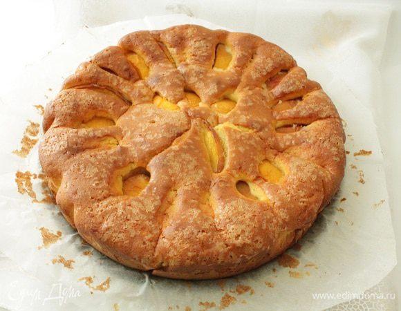 Выпекать при 180 градусах 40-45 минут, готовность проверять деревянной шпажкой. Готовый пирог остудить на решетке. Приятного вам чаепития!