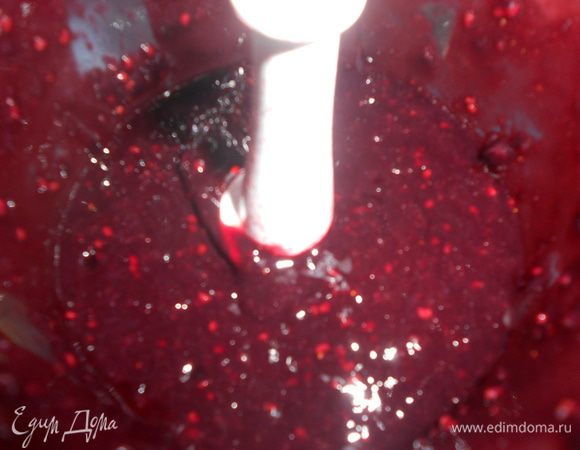 200 грамм ежевики взбить блендером.