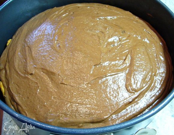 Выложить начинку на остывший корж, убрать чиз в холодильник на 4 часа.