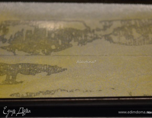 Приготовим противень, смазать сливочным маслом, выстелить бумагу для+ выпечки, смазать вновь.
Разогреть духовку до 180 гр.