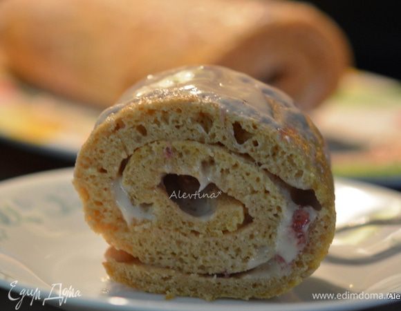 Украшаем сахарной пудрой и ягодами по желанию. Приятного чаепития.