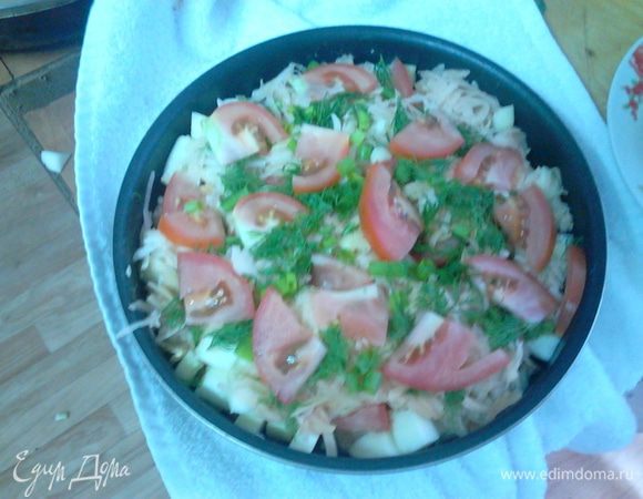 Смазать форму для запекания, смешать ингредиенты.