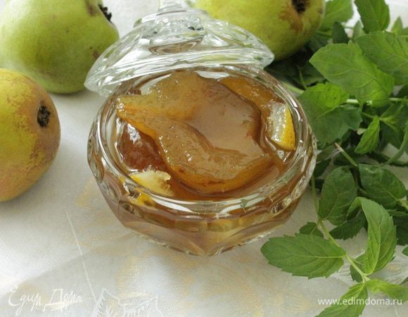 Готовое варенье в горячем виде разложите по стерильным баночкам и закройте крышками. Приятного вам чаепития в холодные зимние вечера!