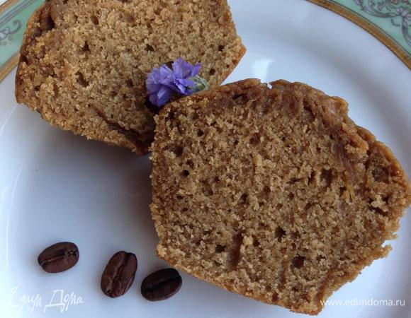 В разрезе...
Влажные, пористые, ароматные, вкусные...
Приятного!