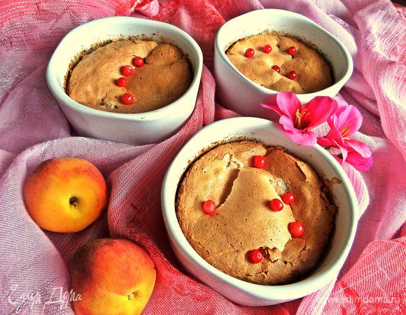 Теперь можно подавать! Верх сахарно-хрупкий, центр - нежный, а основа ломкая, тающая. Всё вместе очень вкусно!