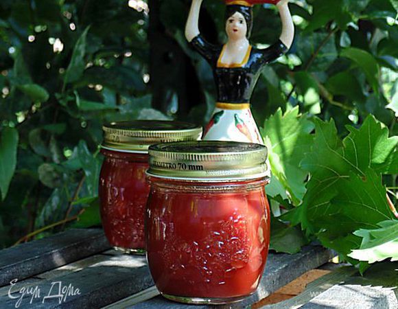 Кипящий соус раскладываем в стерилизованные сухие банки и закрываем прокипяченными крышками. Банки перевернуть, укутать до их полного остывания.
Хранить в прохладном месте. Соус хранится хорошо, после открытия банки хранить в холодильнике несколько дней.
Buon appetito!