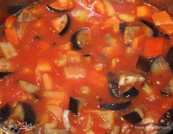 Добавляем обжаренные баклажаны.