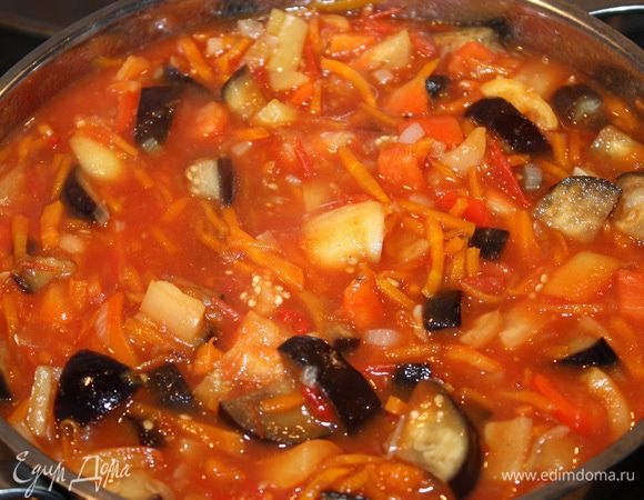 Затем добавляем обжаренный лук с морковью.