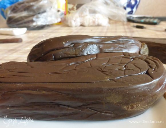 Так выглядят баклажаны после того, как их извлекли из под гнета.