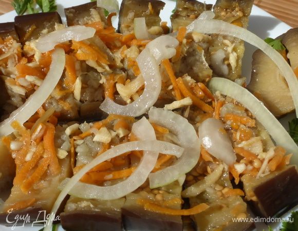 Зимой достаем баклажаны, разрезаем, посыпаем резаным луком, сбрызгиваем подсолнечным маслом. С картошечкой (и не только) очень вкусно!