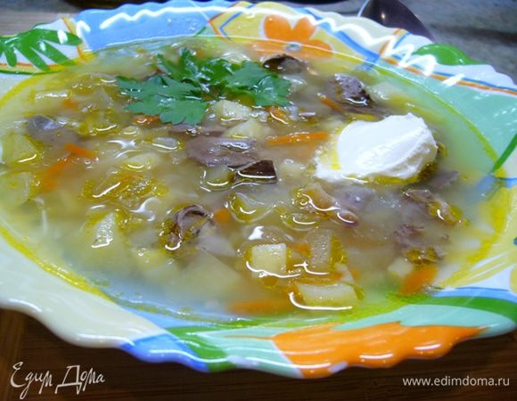 За 5 минут до окончания варки отправить в рассольник лаврушку.
Подавать со сметанкой! 
