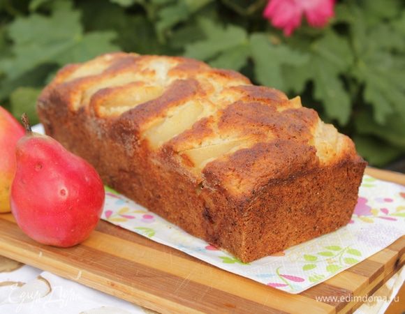 Поставьте в разогретую до 180 °С духовку и выпекайте около 1 часа. Готовность проверьте деревянной шпажкой. Охладите.