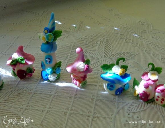 Ну, а здесь они все.
Понятно, что процесс лепки кропотлив и долог, но он такой увлекательный! Дети, думаю, с удовольствием примут в нем участие. 