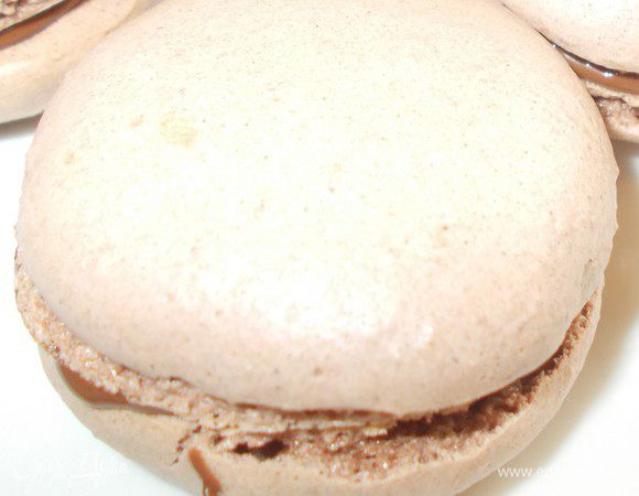 Сложить в контейнер и поставить в холодильник минимум на 3 часа. Лучше на ночь. 