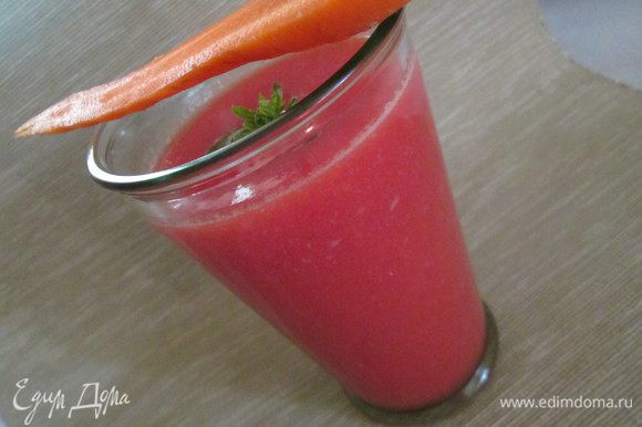 В кипящей воде бланшируйте цветную капусту 3 минуты, предварительно разобрав на соцветия. Взбейте в блендере. Добавьте морковный сок (в списке указан как морковь - 400 мл) и томатное пюре и еще раз взбейте. Посолите по вкусу и если вы любите остроту, добавьте соус тобаско. Приятного аппетита!